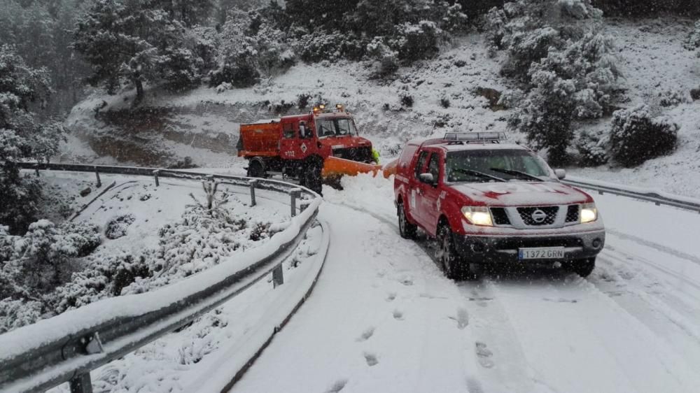 Bomberos del CPBC en las carreteras del interior de la provincia.