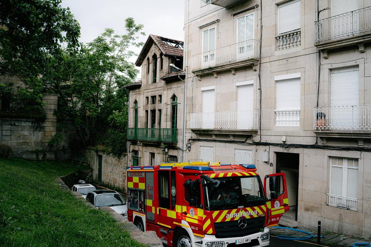 Los bomberos tuvieron que regresar el viernes para rematar el trabajo de extinción de rescoldos.