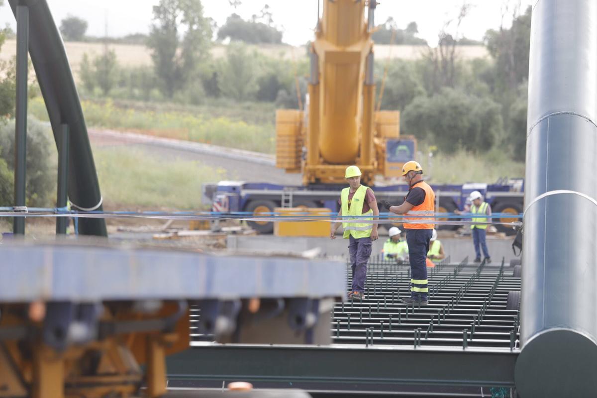 Montaje de la estructura metálica del puente de Alcolea de Córdoba Montaje de la estructura metálica del puente de Alcolea de Córdoba