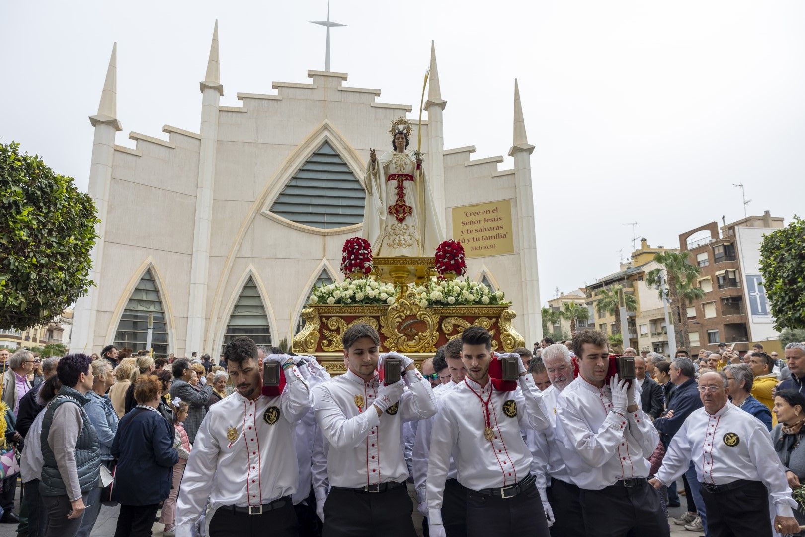 Bendición y procesión de Las Palmas en Torrevieja de Domingo de Ramos en la Semana Santa 2024