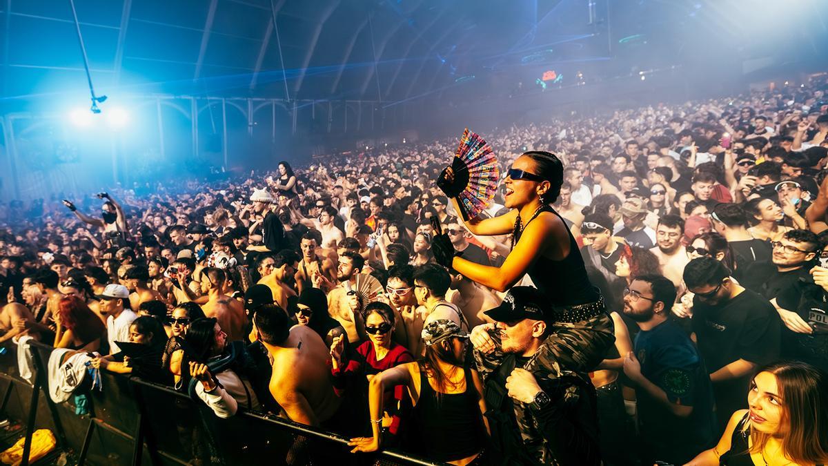 Imagen de una fiesta en Fabrik.