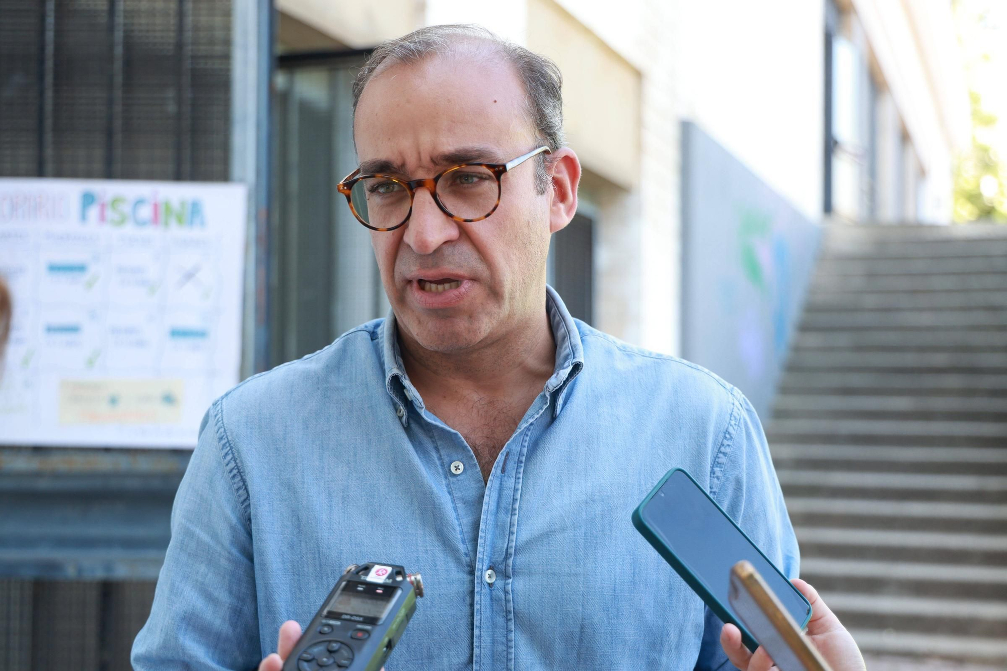 Mateos, durante la visita a los niños de los campamentos de verano del IMAS.