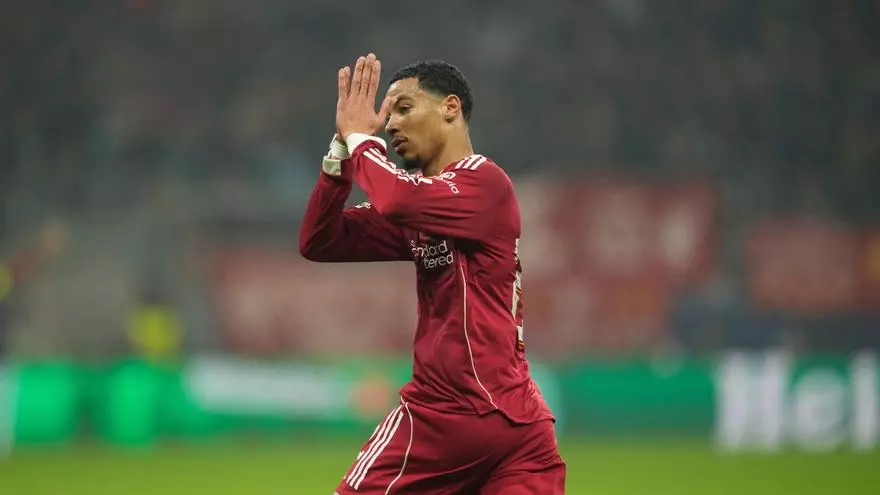 Actuación estelar de Ekitike: desde el medio campo directo a la porteria rival para igualar el marcador