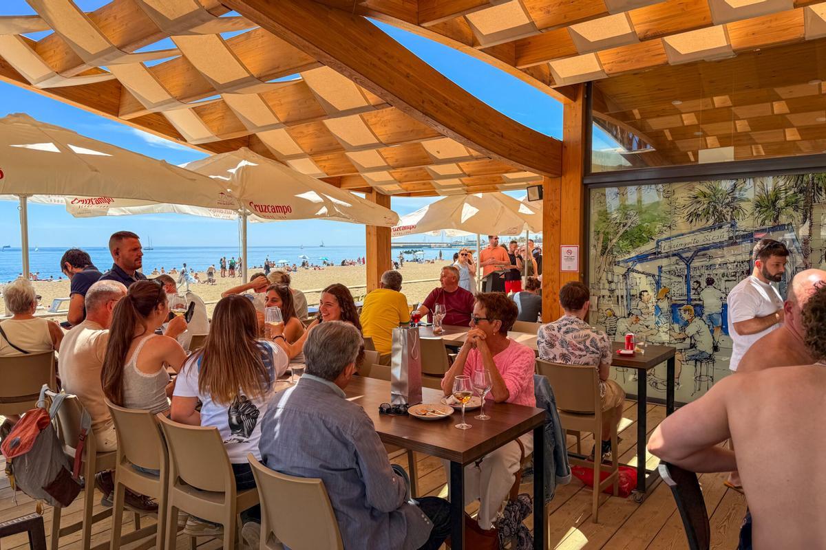 La playa de la Malagueta se llena de gente por el aumento de temperaturas este mes de abril La playa de la Malagueta se llena de gente por el aumento de temperaturas este mes de abril