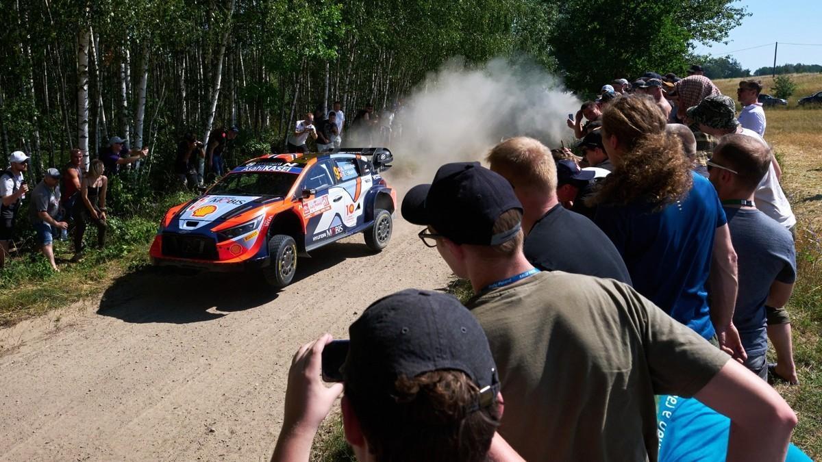 Andreas Mikkelsen, líder del Rally de Polonia