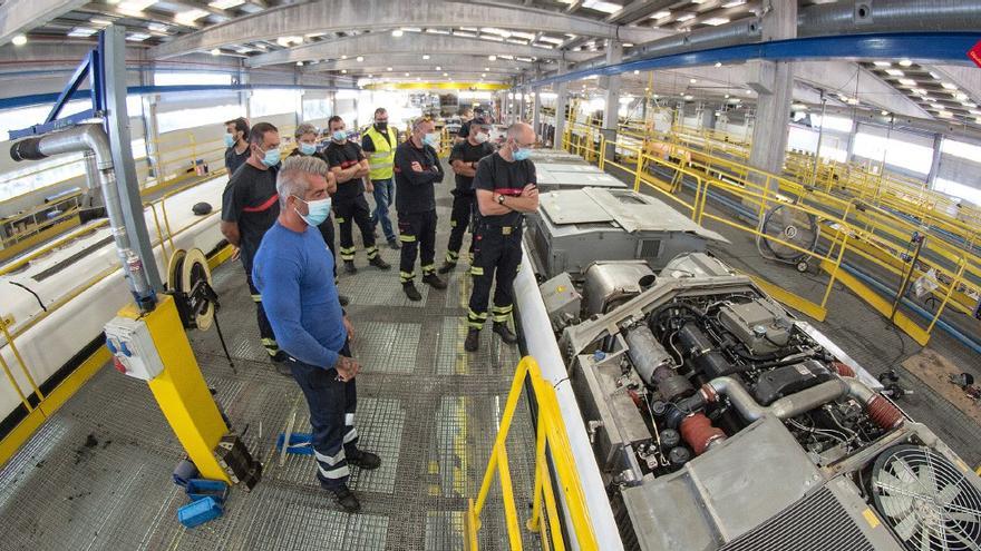 El Consorcio Provincial de Bomberos realiza prácticas de formación en las instalaciones de la red del TRAM