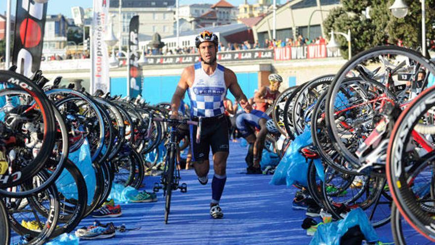 Zona de transición en un Triatlón en A Coruña.