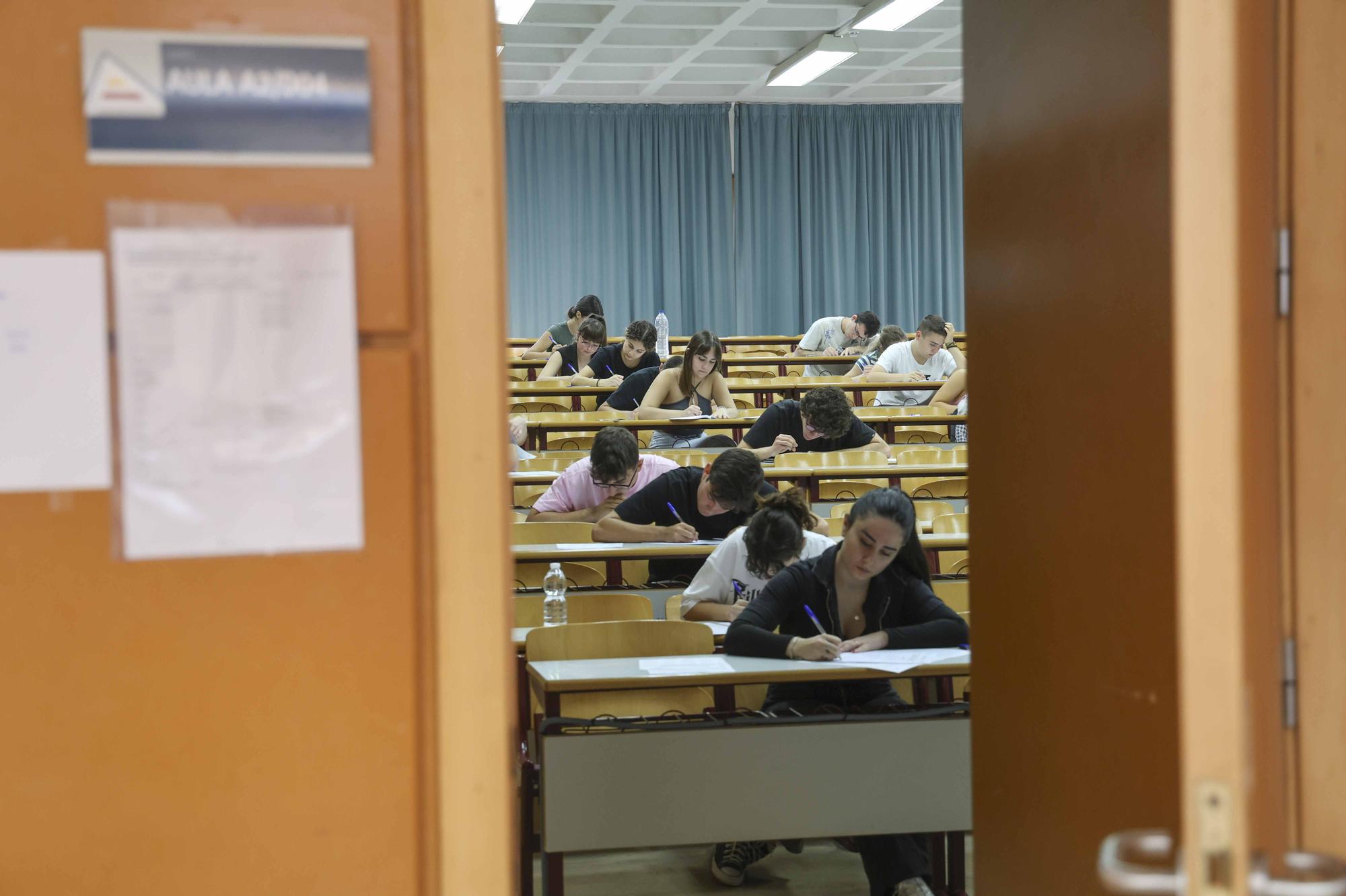 Primer día de la Selectividad 2023 en la Universidad de Alicante