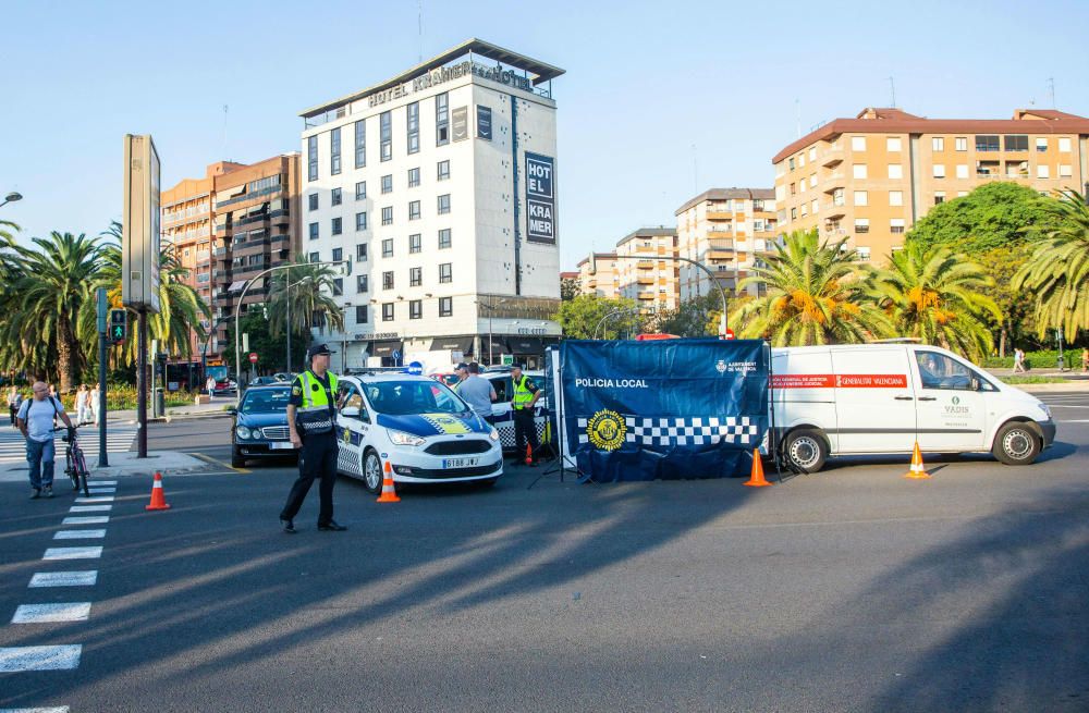 Una mujer de 52 años ha perdido hoy la vida al ser atropellada por un coche en la avenida Pío XII de València.