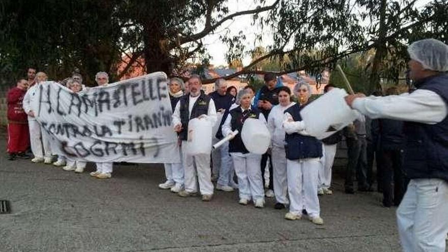 Empleados de Hornos Lamastelle protestan por la gestión de Cogami