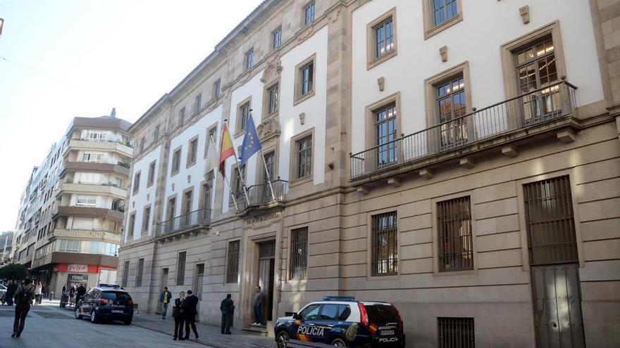 Vista exterior del edificio de la Audiencia de Pontevedra.