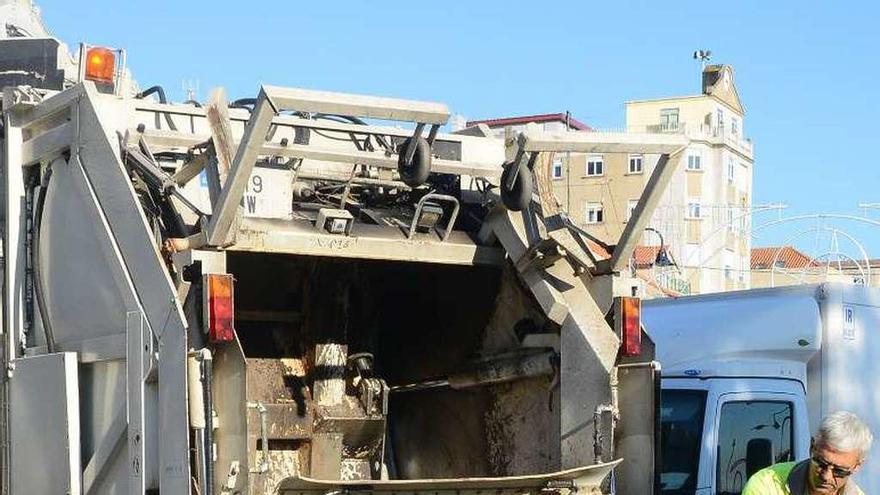 Recogida de basura en Cangas. // Gonzalo Nüñez