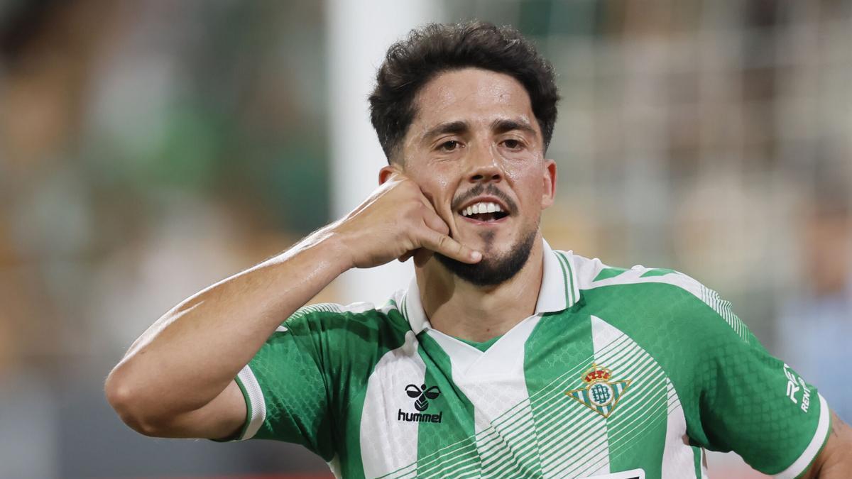 Pablo Fornals celebra el gol marcado ante el Levante durante el partido de la última jornada que Real Betis y Levante disputan este sábado en el Estadio de La Cartuja