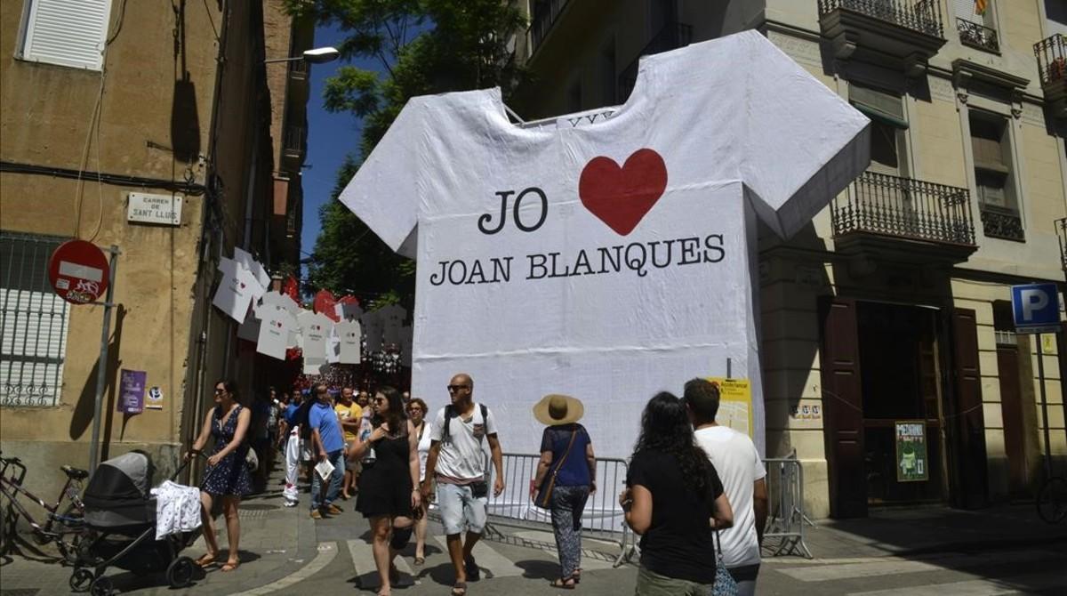 Calle Joan Blanques, un recorrido repleto de corazones.