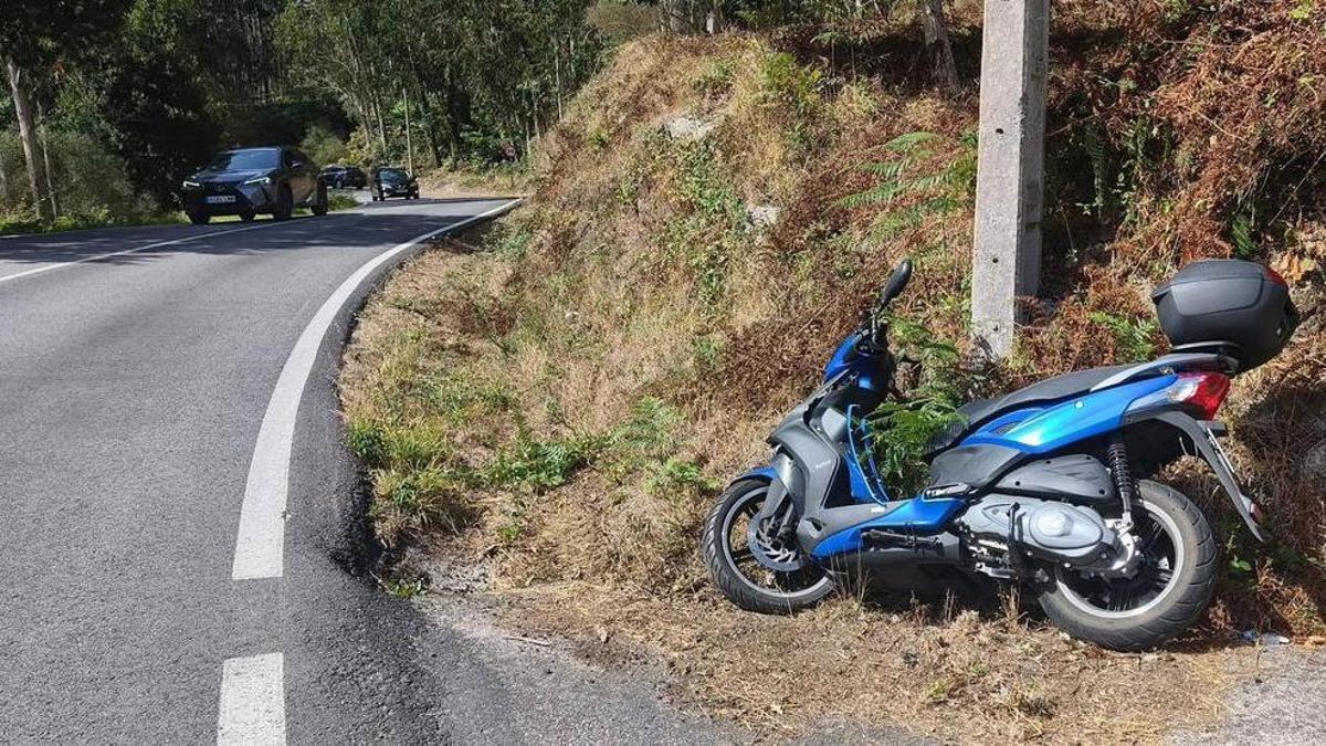 La moto siniestrada el sábado al mediodía en Pinténs.