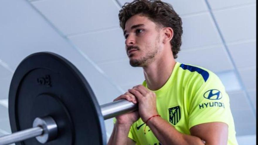 Julián Álvarez verá hoy a Simeone para pedirle que le abra una puerta que el técnico mantendrá cerrada