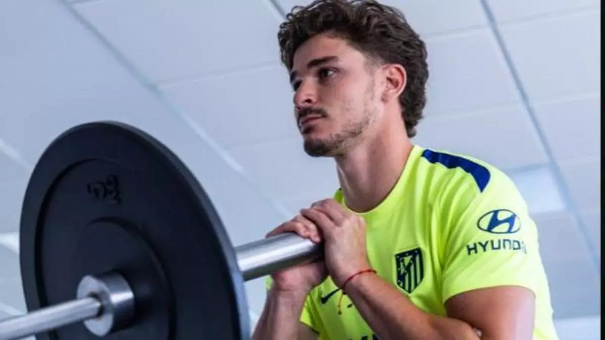 Julián Álvarez verá hoy a Simeone para pedirle que le abra una puerta que el técnico mantendrá cerrada