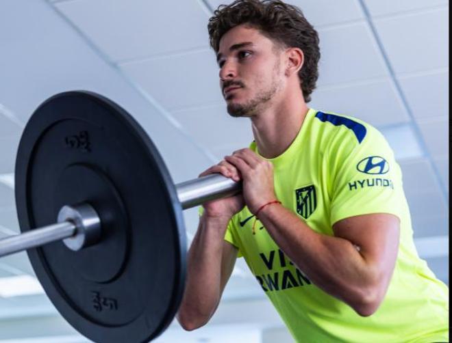 Julián Álvarez verá hoy a Simeone para pedirle que le abra una puerta que el técnico mantendrá cerrada