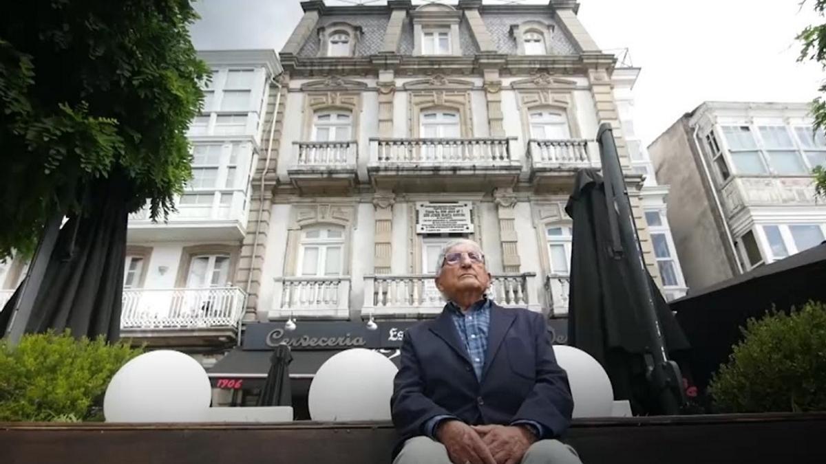 Vicente de la Fuente en la plaza Irmáns García Naveira.