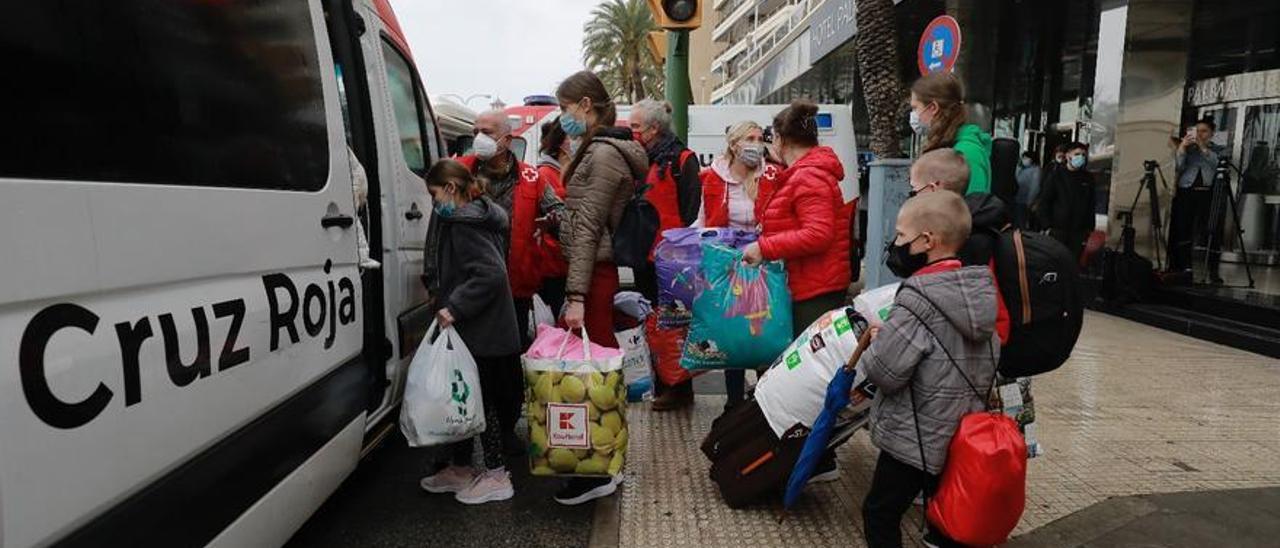 Menores refugiados de Ucrania a su llegada a Palma el pasado maro