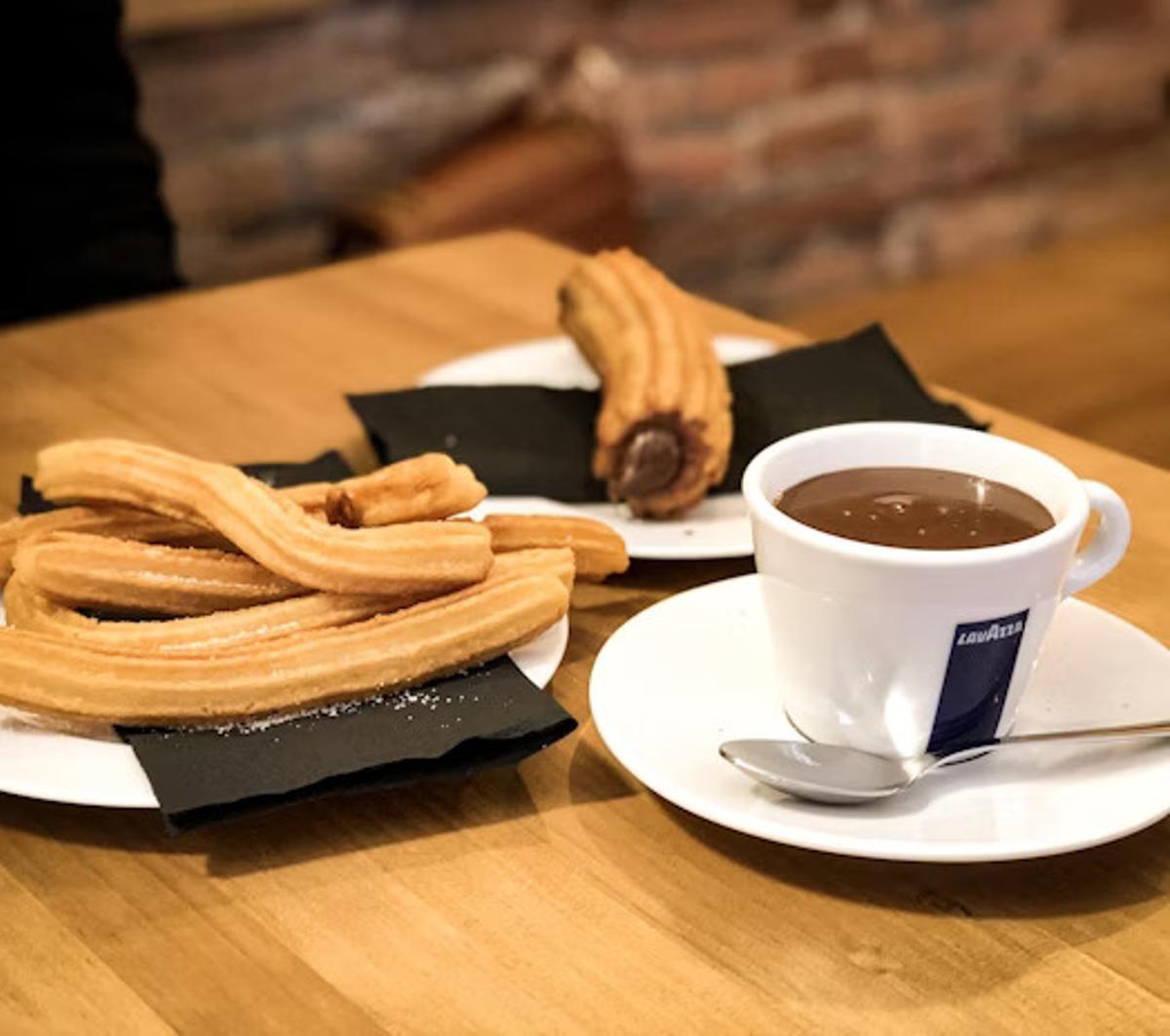 Los churros artesanales de este local se han ganado la categoría de 'clásico' entre las meriendas de Vigo.