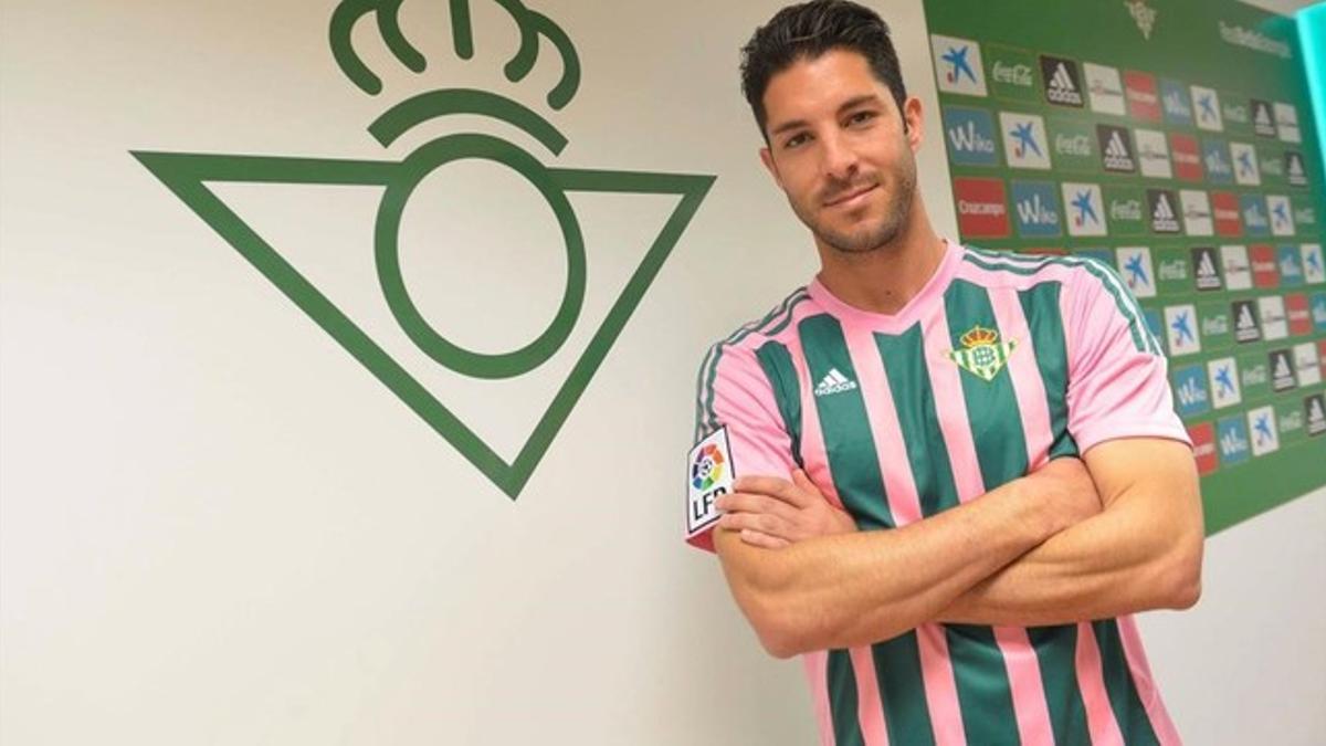 El Betis homenajea a la mujer con una camiseta especial