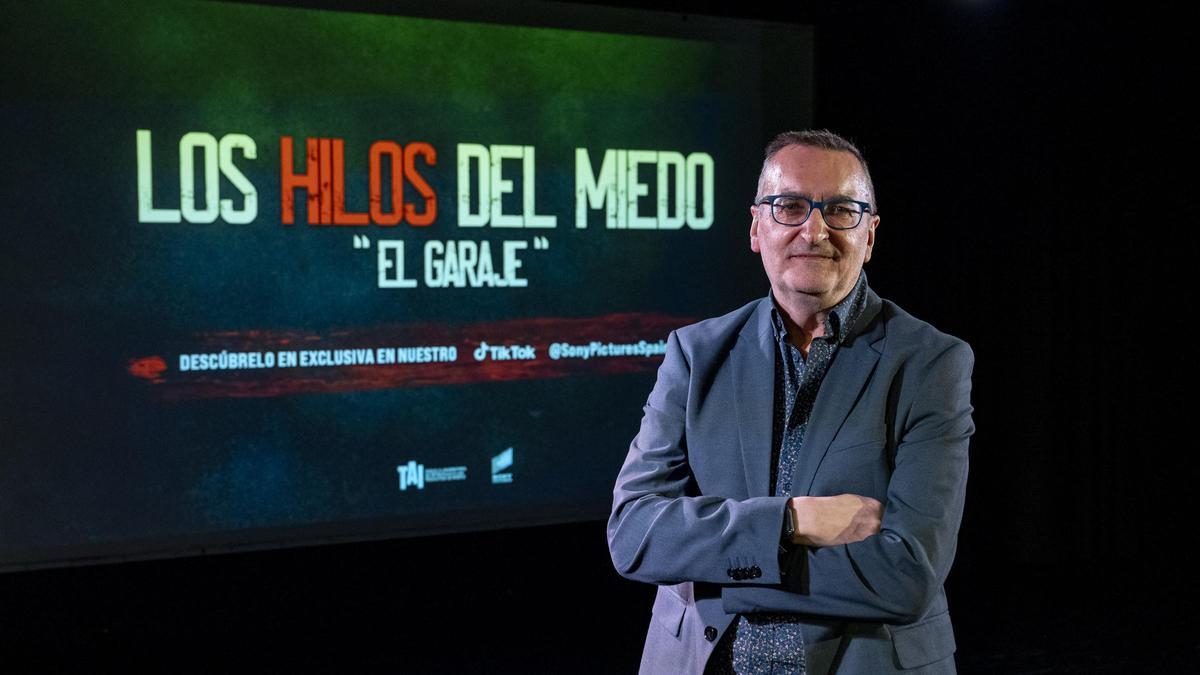 El escritor Salvador Gutiérrez durante el estreno del cortometraje de su hilo de Twitter en Madrid.