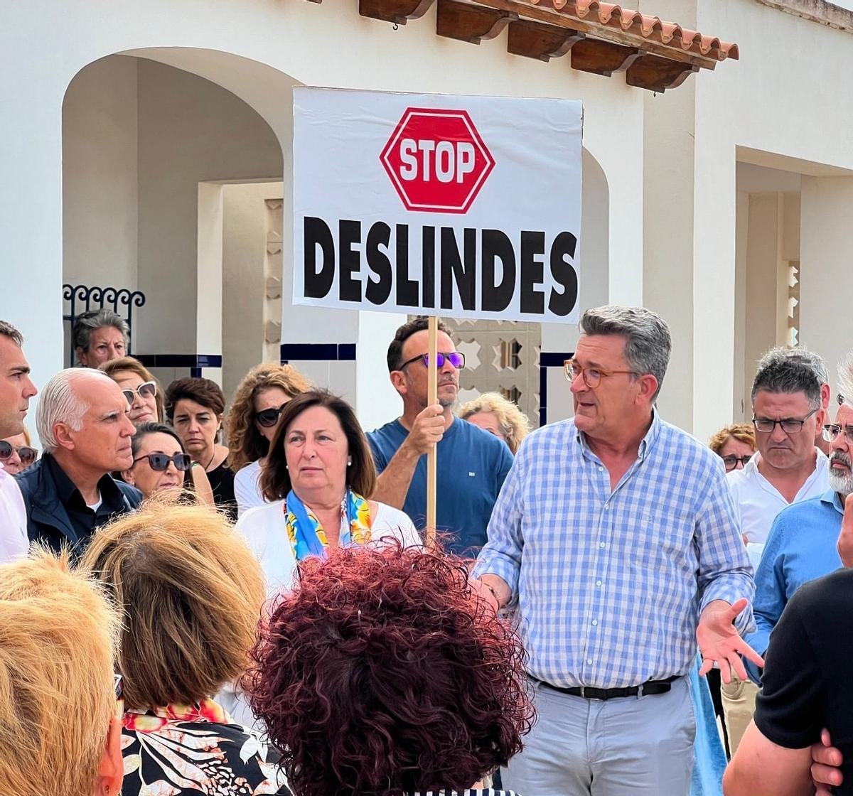 Martínez Mus, con los vecinos de Dénia hace unos días.