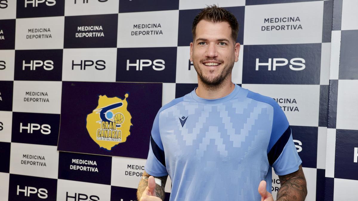 Fue un adiós sin más, como si hubiese jugado un solo año en el club