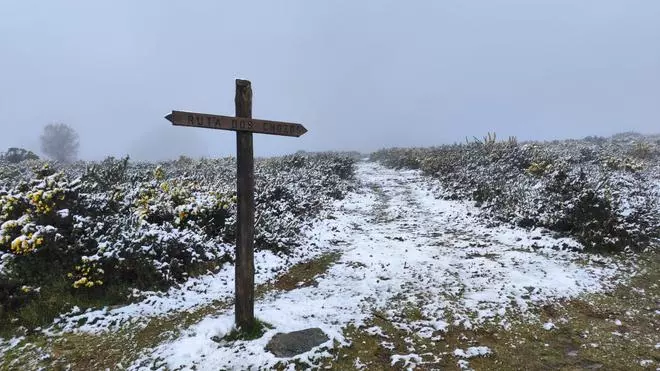 La Ruta dos Chozos, en Fornelos de Montes, cubierta por un manto blanco