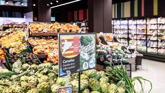 Productes de proximitat en un supermercat Caprabo.