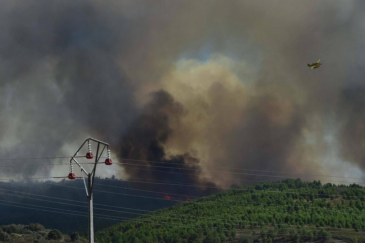 Fotogalería | Las imágenes del incendio de Casas de Millán, que ha obligado a evacuar a 800 personas Fotogalería | Las imágenes del incendio de Casas de Millán, que ha obligado a evacuar a 800 personas