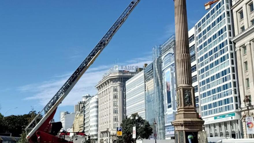 El Obelisco se somete a una reparación para sustituir una pieza de relojería dañada