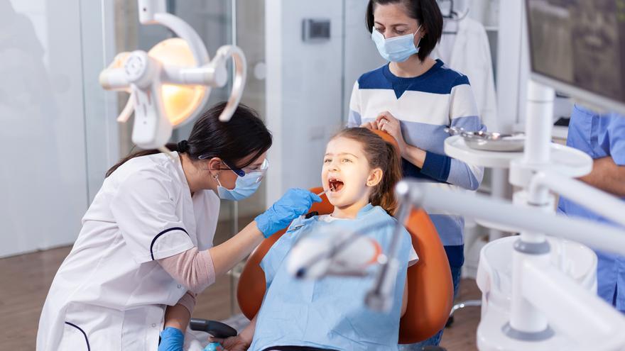Los siete mitos dentales más extendidos (y que pueden poner en riesgo tu salud bucodental)