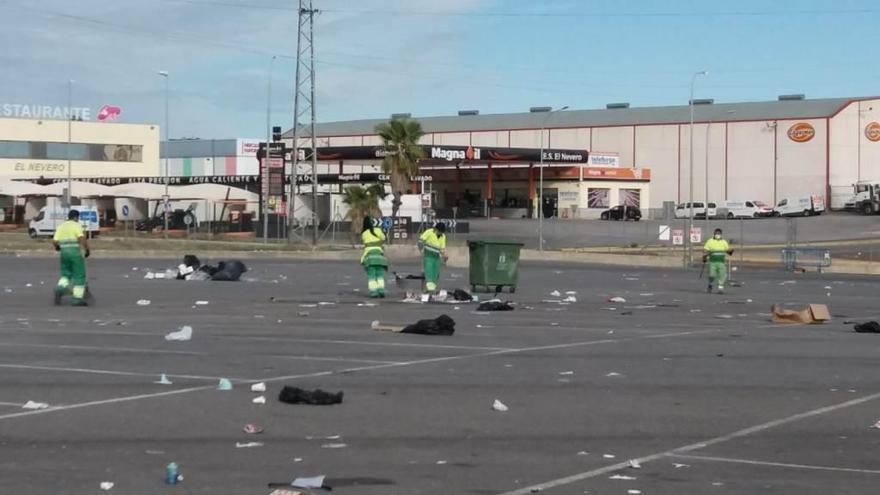 La suciedad tras los mercadillos continúa en Badajoz y Vélez insiste en multar