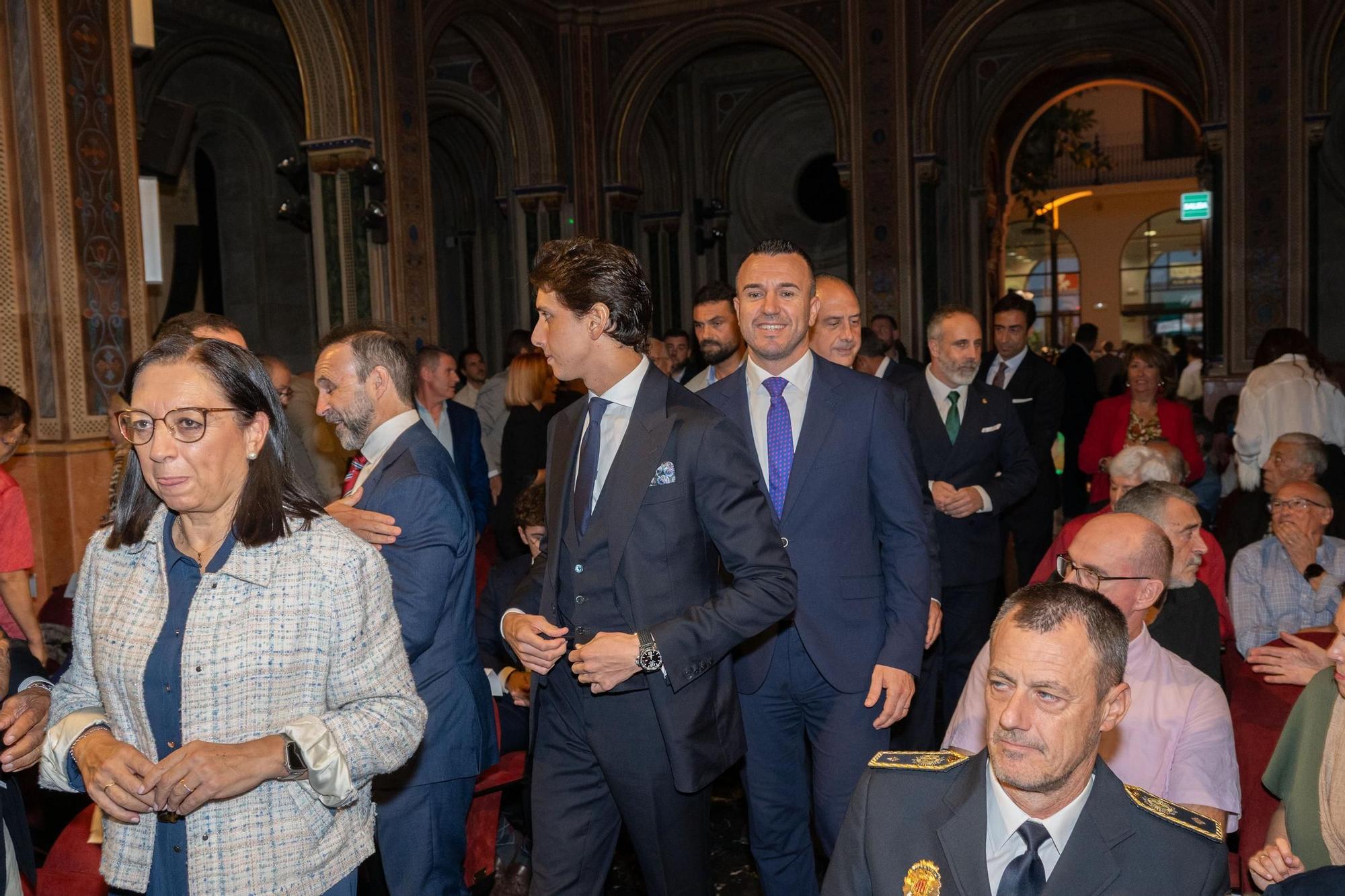 La gala de los premios taurinos de la Diputación de Valencia con Roca Rey, en imágenes