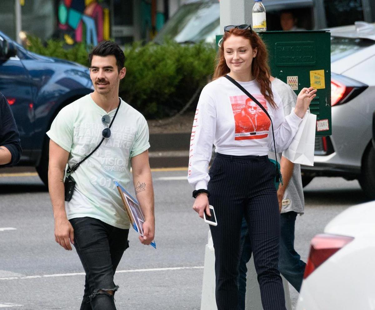 Joe Jonas y Sophie Turner, de paseo por Los Ángeles