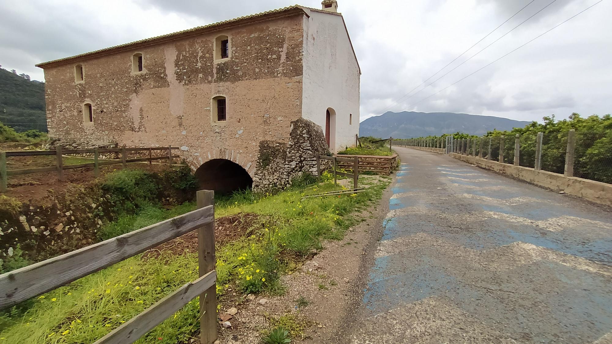 Exterior del Molí del Pla de Tavernes