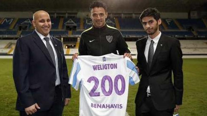 El Málaga CF homenajea a Weligton por sus 200 partidos