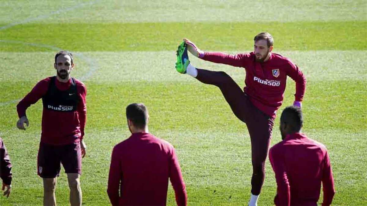 Oblak entrenó con el grupo