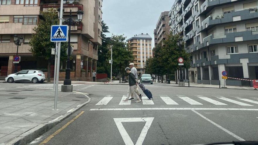 Oviedo contará con otros 30 pasos de cebra inteligentes: estos son los 10 ya instalados