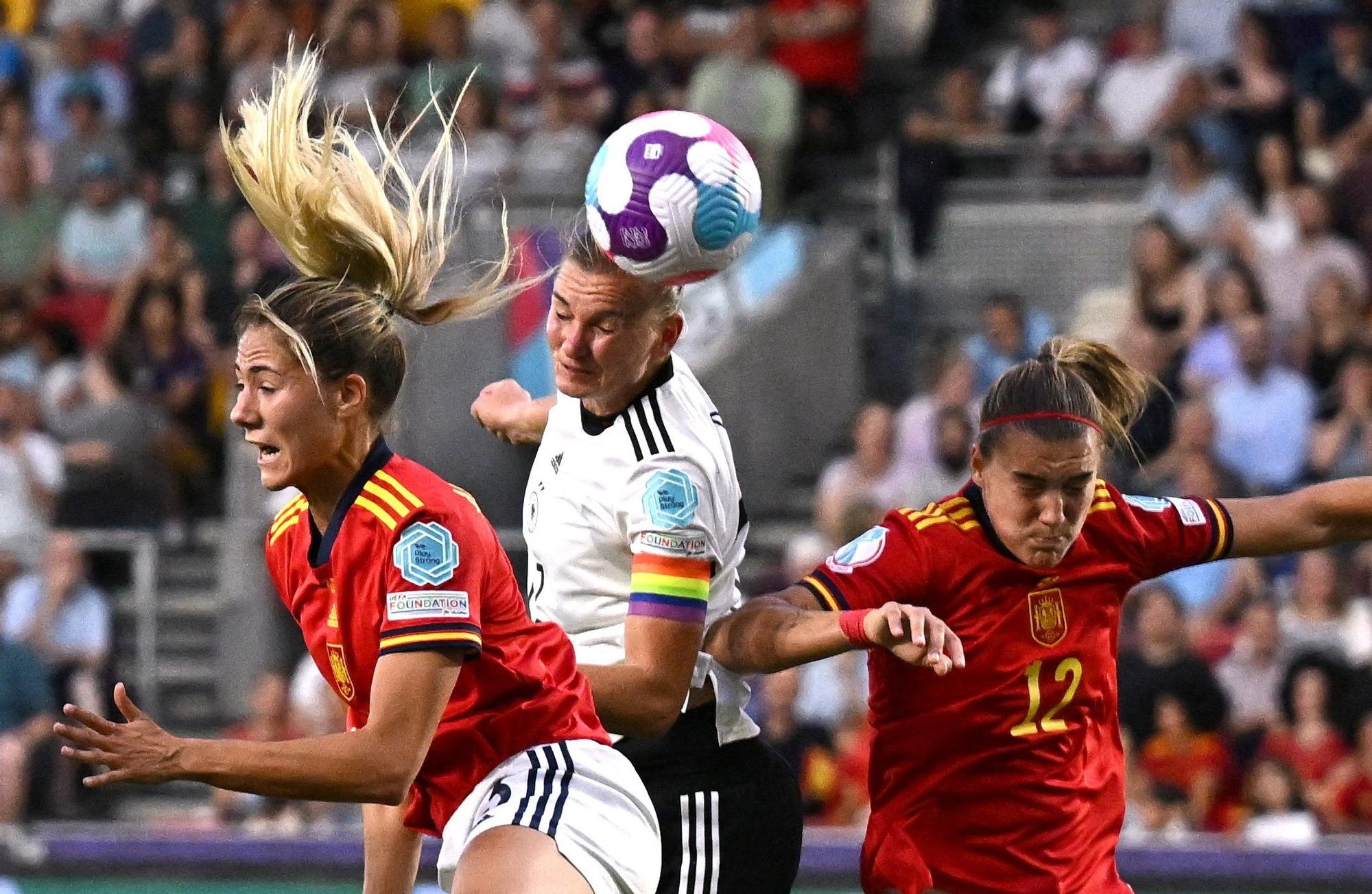 Women's Euro 2022 - Group B - Germany v Spain