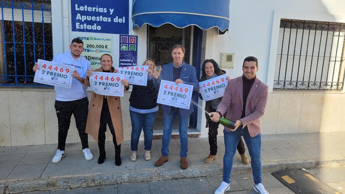 La administración de La Carlota celebra la suerte repartida.