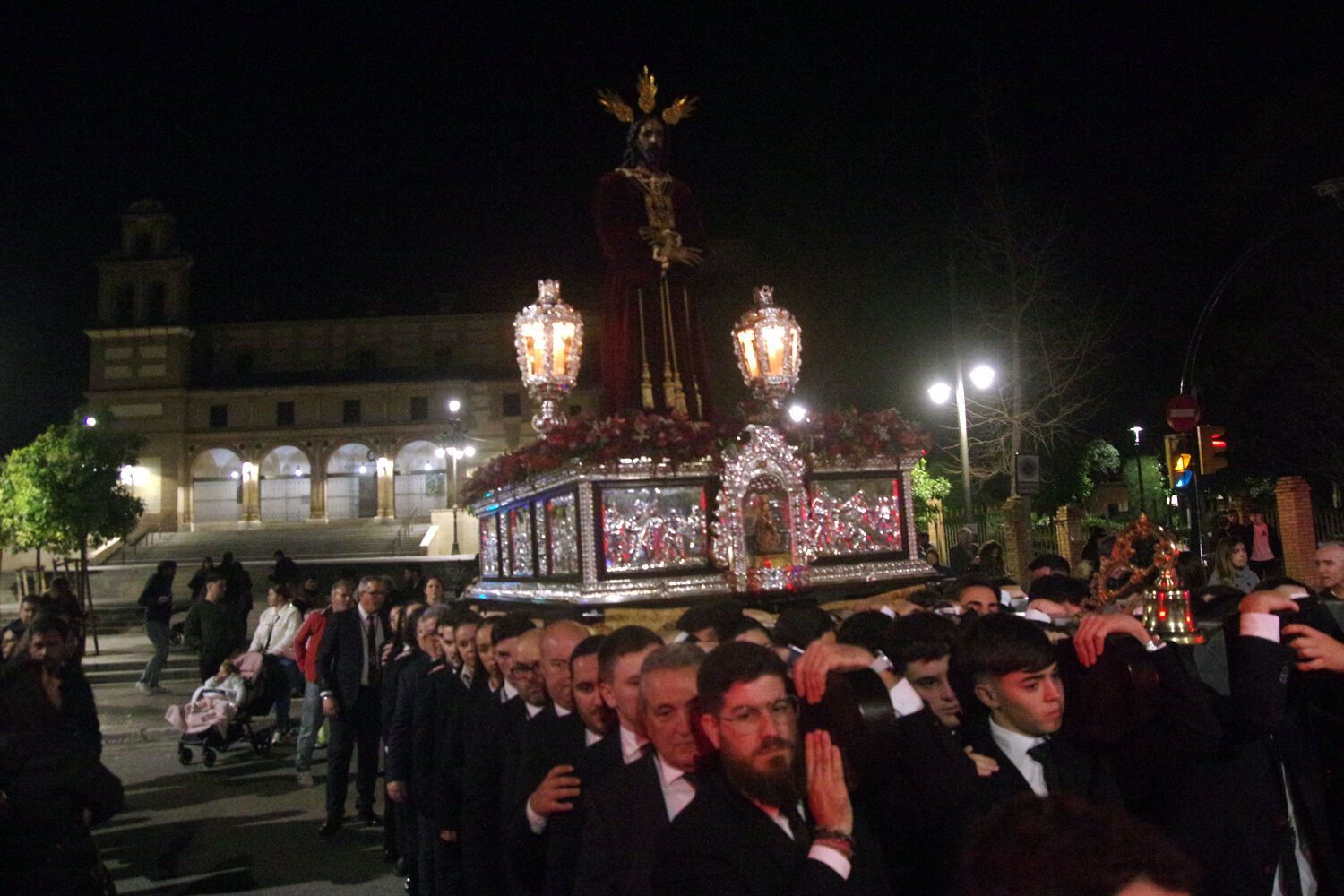 Traslado del Señor del Rescate desde la Basílica de la Victoria tras su triduo cuaresmal