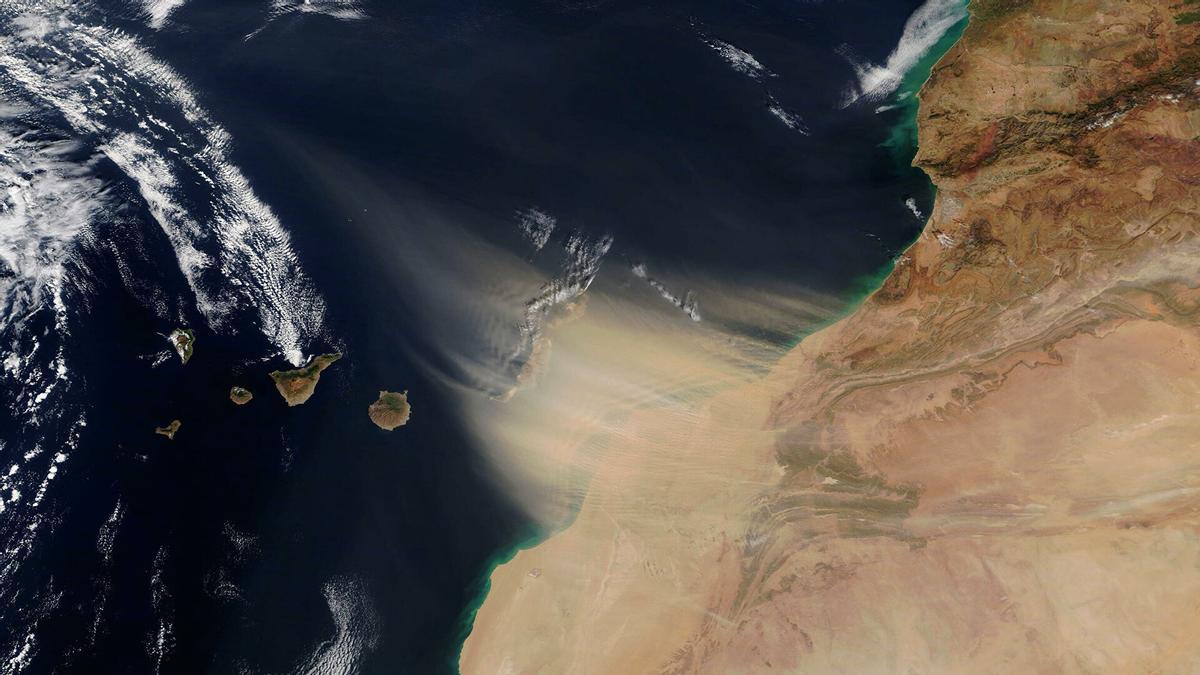 Nube de polvo africano sobre el Atlántico