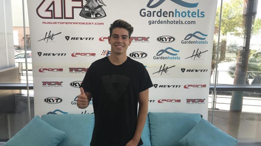 Augusto FernÃ¡ndez, en las instalaciones de Gardens Hotel.