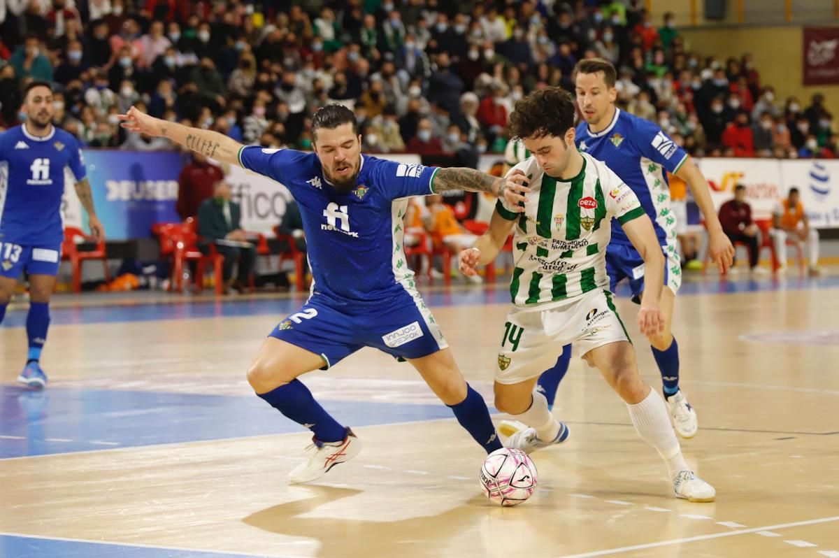 Las imágenes del derbi entre el Córdoba Futsal y el Betis en Vista Alegre