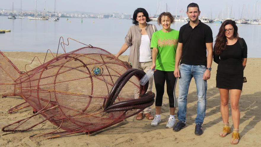 Sant Antoni presenta el pez &#039;come plásticos&#039; para concienciar sobre la recogida de envases