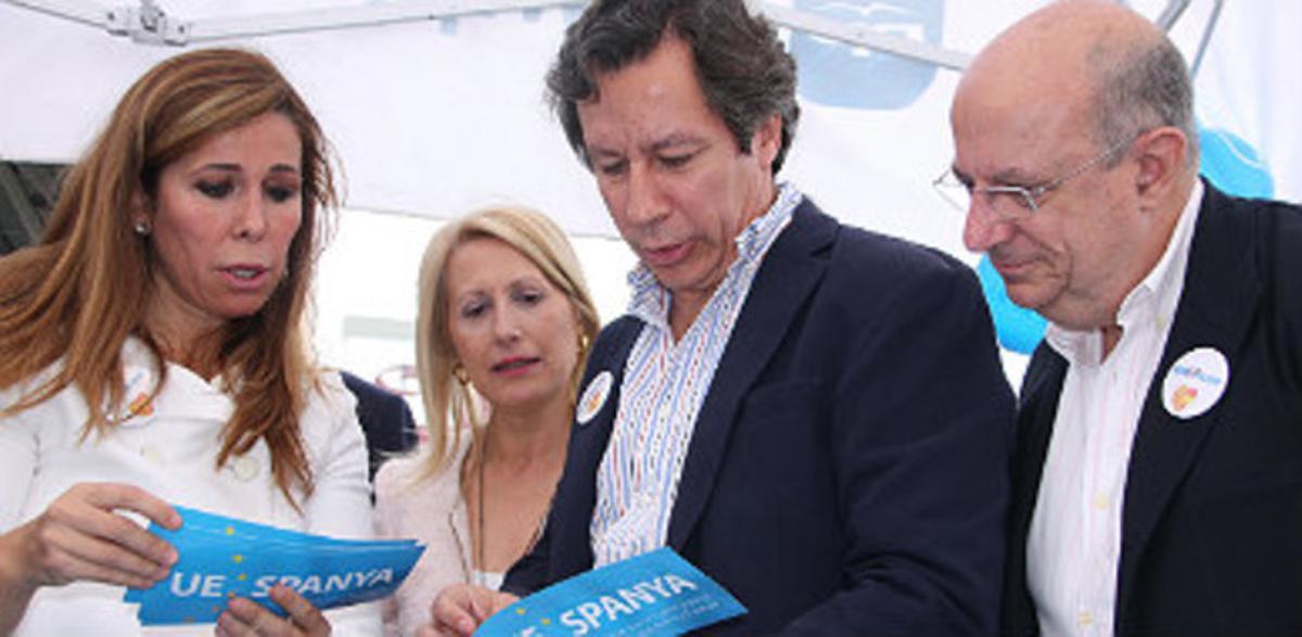 Alicia Sánchez-Camacho, Carlos Floriano y Santi Fisas, haciendo campaña en Figueres.