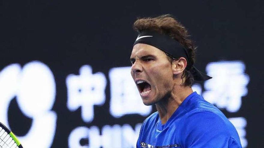 Nadal celebra su victoria ante Pouille, ayer en Pekín.